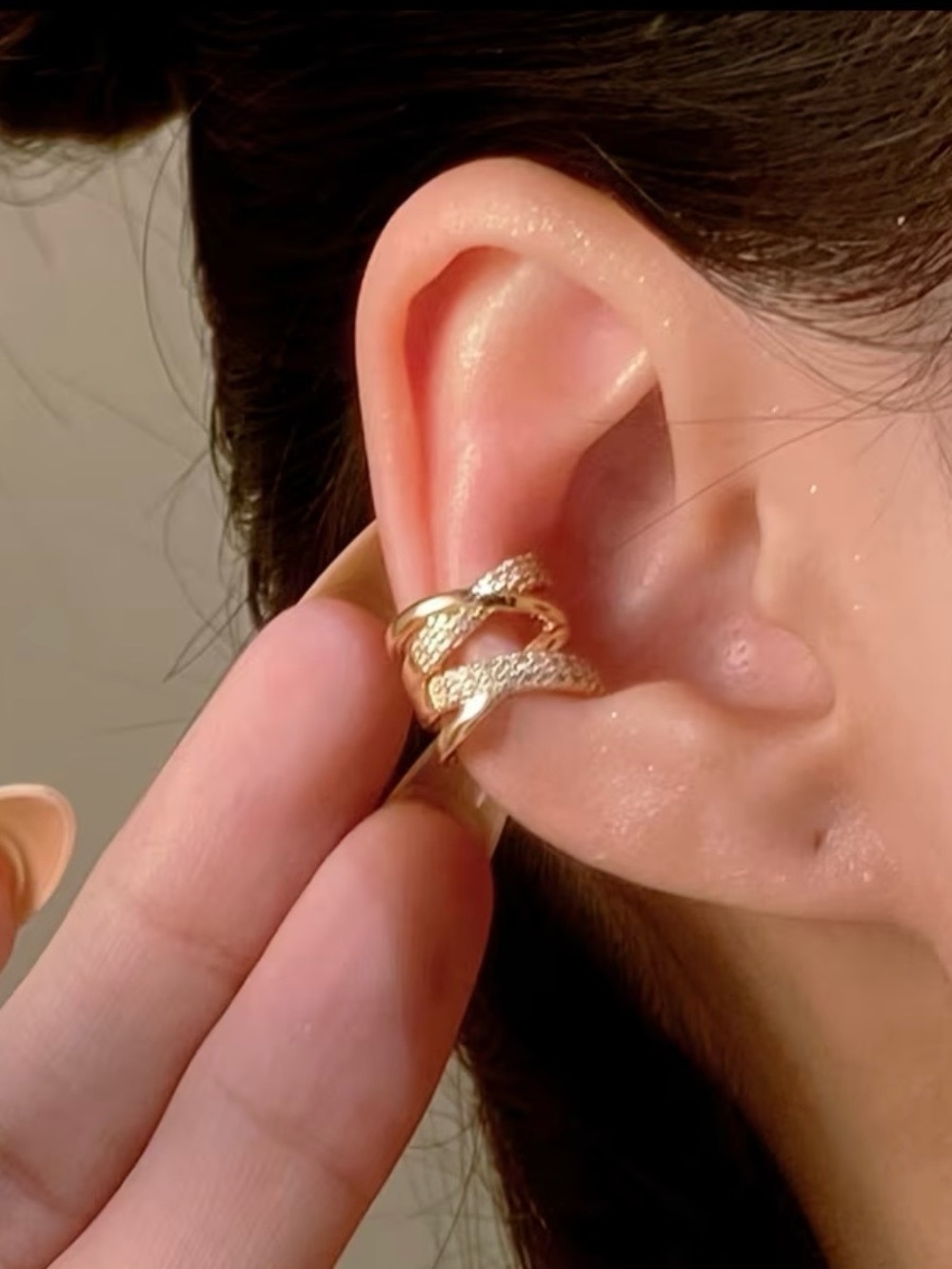Simple Gold Twisted Pavé Ear Cuff(1pcs)